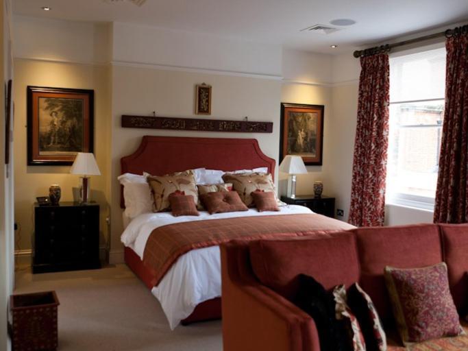 Gilbey'S Bar, Restaurant & Townhouse Bed & Breakfast Windsor Bagian luar foto