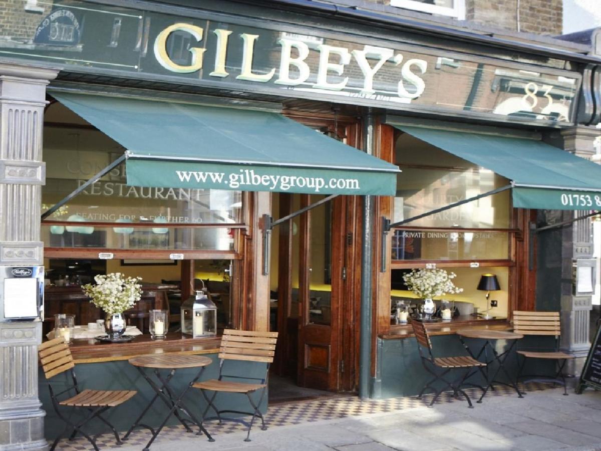 Gilbey'S Bar, Restaurant & Townhouse Bed & Breakfast Windsor Bagian luar foto